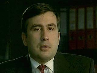 Лидер радикального оппозиционного блока "Национальное движение" Михаил Саакашвили заявил, что он и его сторонники "начали тотальное мирное наступление против Шеварднадзе"