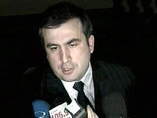 Лидер оппозиции Михаил Саакашвили после встречи в правительственной резиденции с президентом Эдуардом Шеварднадзе заявил, что "ни о каком диалоге с президентом речь уже идти не может, и требование оппозиции будет сводиться лишь к его отставке с поста"