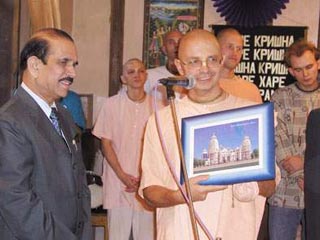 Спикер парламента Индии, посетивший в сентябре Москву выразил надежду, что вскоре сможет вновь приехать сюда на церемонию закладки Ведического культурного центра. суждено ли будет сбыться его мечте?