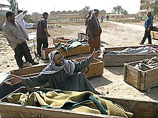 За время войны в Ираке, начатой коалиционными силами во главе с США, погибло от 21,7 тыс до 55 тысяч человек, в том числе около 10 тысяч мирных иракских граждан