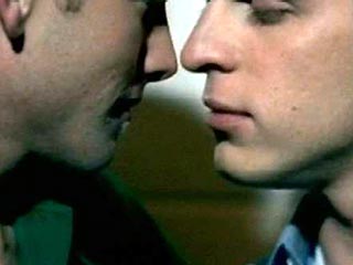 Частная греческая телекомпания Mega TV поплатилась за аморальность. Демонстрация поцелуя двух мужчин в еженедельной программе "Закрой свои глаза" 6 октября обошлась телеканалу в 100 тысяч евро (116 тыс. долларов)