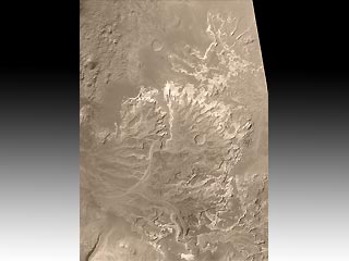 Новые снимки поверхности Марса указывают, что миллиард лет назад на Красной планете, вероятно, имелись полноводные реки и озера. Фотографии, сделанные межпланетной станцией Mars Global Surveyor
