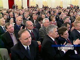Бизнесмены, собравшиеся на съезд Российского союза промышленников и предпринимателей, продемонстрировали солидарность с Михаилом Ходорковским