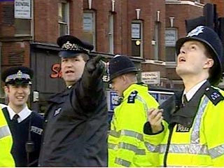 Британская полиция проводит операцию по обеспечению безопасности Буша, на которого возможно покушение