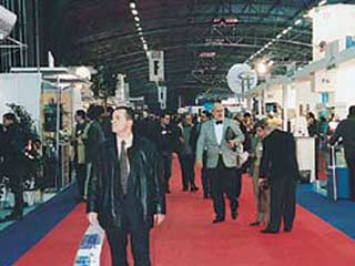 10 российских фирм представлены на открывающейся во вторник в парижском пригороде Ле Бурже международной выставке спецоборудования и вооружения MILIPOL-2003