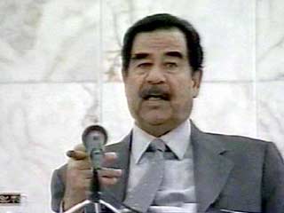 Саддам Хусейн изменил свою внешность, и это позволяет ему скрываться на территории Ирака
