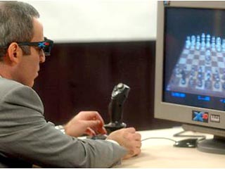 Экс-чемпион мира Гарри Каспаров сыграл сегодня в Нью-Йорке вничью четвертую, заключительную и решающую партию шахматного матча с компьютерной программой X3D Fritz в Нью-Йорке