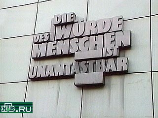 Сегодня министр иностранных дел Германии Йошка Фишер был вызван в суд Франкфурта для дачи показаний по делу Ханса Иохима Кляйна, обвиняемого в терроризме и предумышленном убийстве