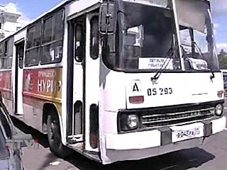 Во Владивостоке водители автобусов устроили забастовку, требуя повышения стоимости проезда