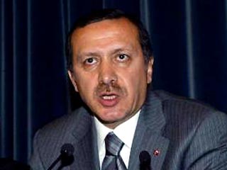 Все четверо террористов- самоубийц, совершивших в четверг и субботу на прошлой неделе в Стамбуле, были турками, заявил  премьер-министр Турецкой Республики Тайип Эрдоган