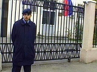 Российское посольство в Тбилиси усиленно охраняется