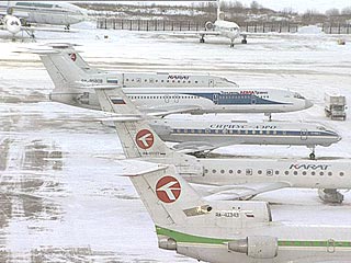 Несмотря на снегопад, столичные аэропорты работают без перебоев