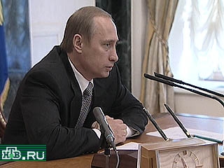 Как сказал в начале заседания президент Владимир Путин, Совет безопасности должен подвести черту под дискуссиями и полемикой