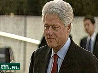 Президенту США Биллу Клинтону сделали операцию, в ходе которой ему удалили раковое образование на коже