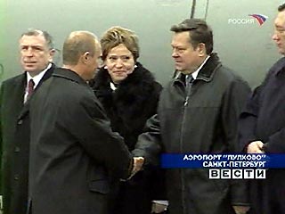 Путин вернулся из Петербурга, где встречался с лидерами Венгрии и Армении