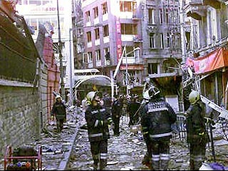 В результате взрывов 15 ноября у синагог и 20 ноября и британских представительств в Стамбуле погиб 61 и ранены сотни человек