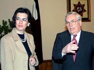 США выделяют Грузии 5 миллионов долларов на "неотложные расходы". Об этом сообщил находящийся в Тбилиси с визитом помощник госсекретаря США Линн Паско