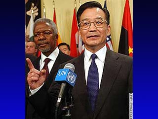 Премьер Государственного совета КНР Вэнь Цзябао встретился в Нью-Йорке с генеральным секретарем ООН Кофи Аннаном по прибытии в США в воскресенье с официальным визитом