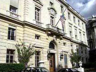 Посольство США в Париже взято под усиленную охрану