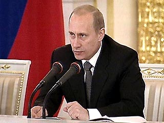 Выступая на заседании Совета законодателей во вторник в Москве, президент заявил, что, по его мнению, "пора прекратить все разговоры о необходимости изменения Конституции"