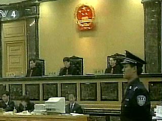 В общей сложности 14 человек, в том числе женщина по имени Е Сян, обвиняются в "организованной проституции", говорится в сообщении полуофициального китайского агентства