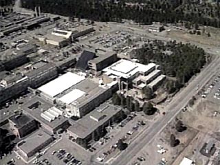 В Национальной лаборатории в Лос-Аламосе, штат Нью-Мексико, пропали 10 компьютерных дисков, содержащих секретную информацию о ядерных программах других стран