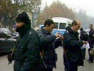 Сильный взрыв произошел в воскресенье на рассвете в центре Тбилиси у офиса филиала телефонной сотовой компании "Магти", принадлежащей Георгию Джохтаберидзе - зятю экс-президента Эдуарда Шеварднадзе