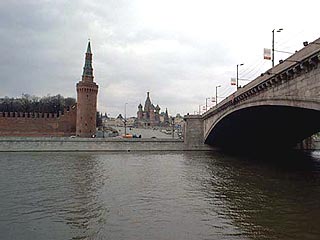 Москва-реку у Кремля скоро можно будет перейти вброд