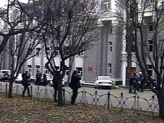 В здании Ставропольской городской администрации сегодня утром было обнаружено взрывное устройство