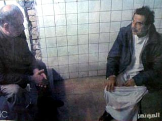 Находящийся под арестом в неизвестном месте бывший президент Ирака Саддам Хусейн ведет себя на допросах вызывающе