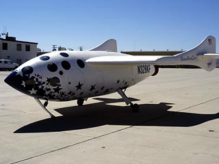 Первый пилотируемый летательный аппарат с ракетным двигателей, разработанный частной компанией, в среду над пустыней Мохаве в Калифорнии совершил свой первый полет