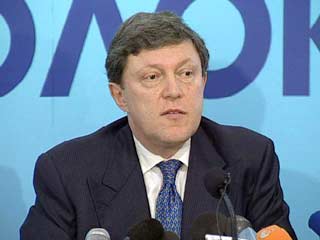Лидер "Яблока" Григорий Явлинский заявил, что съезд этой партии принял решение не выдвигать кандидата на президентских выборах "по принципиальным соображениям".