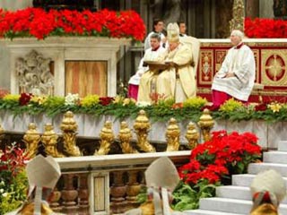 Несмотря на слабость и плохое состояние здоровья, Папа Римский Иоанн Павел II возглавил сегодня ночью рождественское богослужение в соборе святого Петра в Риме