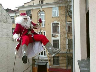 Попадать в московские квартиры 25 декабря для Деда Мороза пока непривычно