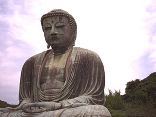 Священные свитки по традиции находились внутри изваяний Будды Настоящего