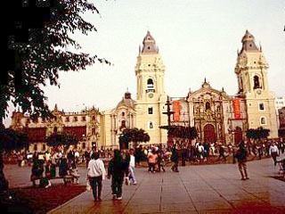 Католический собор в центре Лимы