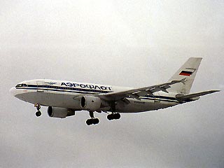 Аэробус А-310 авиакомпании "Аэрофлот", выполнявший рейс "Петропавловск-Камчатский - Москва, совершил аварийную посадку в аэропорту Нижневартовска