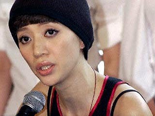 30 декабря в 2 часа 50 минут в Гонконге на 41-м году жизни скончалась от рака поп-звезда Анита Муй