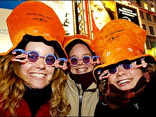 В Нью-Йорке на площади Таймс-сквер в Новый год собралось около 750 тыс. человек, однако празднование прошло без каких-либо инцидентов
