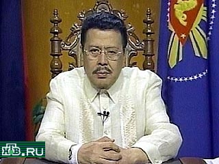 Президент Филиппин Джозеф Эстрада объявил сегодня о своей отставке. Он оказался в центре скандала о коррупции