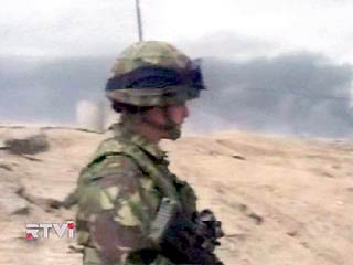Американские солдаты воруют у иракцев золото