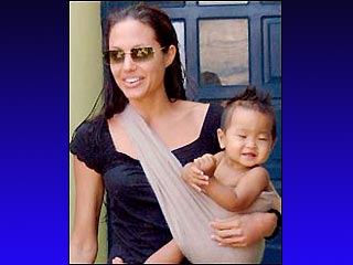 Приемный сын из Камбоджи Мэддокс обошелся актрисе Анджелине Джоли в 9000 долларов. Именно в такую сумму оценила свои услуги американка, которая скупала младенцев в Камбодже у родителей, делала их "сиротами" и снабжала поддельными американскими визами