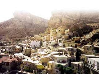 Прахдник был организован для девочек-сирот из приюта при монастыре Седнайской Божьей матери в городе Седная в 25 километрах от Дамаска