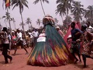 Тысячи поклонников мистических африканских культов съехались со всего мира в Бенин, где сегодня отмечается национальный праздник - День Вуду
