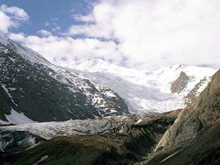 Ученые из России и Швейцарии приступили к изучению ледника Колка