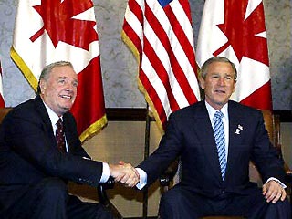 Президент США Джордж Буш на встрече с премьер-министром Канады Полом Мартином подтвердил, что его администрация меняет подход к распределению основных контрактов по восстановлению иракской экономики