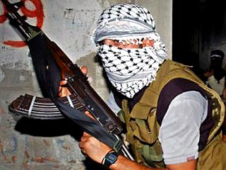 Один израильтянин погиб и еще один получил тяжелые ранения сегодня в результате нападения палестинских экстремистов близ еврейского поселения Тальмон на Западном берегу Иордана