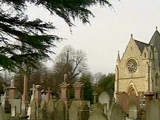 На кладбищах Великобритании сделают "двухэтажные" могилы