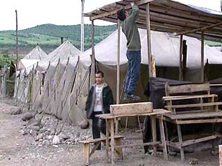 Чеченским беженцам, проживающим в палаточном городке "Барт" в городе Карабулак предложено покинуть территорию лагеря в течение 10 дней
