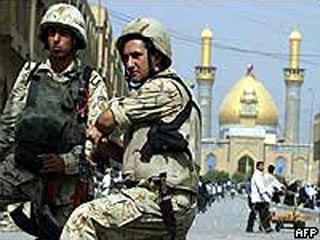 Мощный взрыв прогремел в иракском городе Кербела в воскресенье вечером. По последним данным, 13 человек пострадали в результате взрыва у обочины дороги в 100 метрах от шиитской святыни - мавзолея имама Аббаса